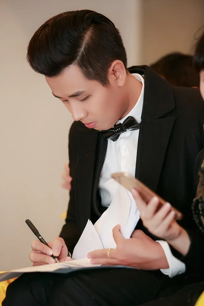 Nguyên Khang nghi ngờ sự cố của MC Hoa hậu Hoàn vũ