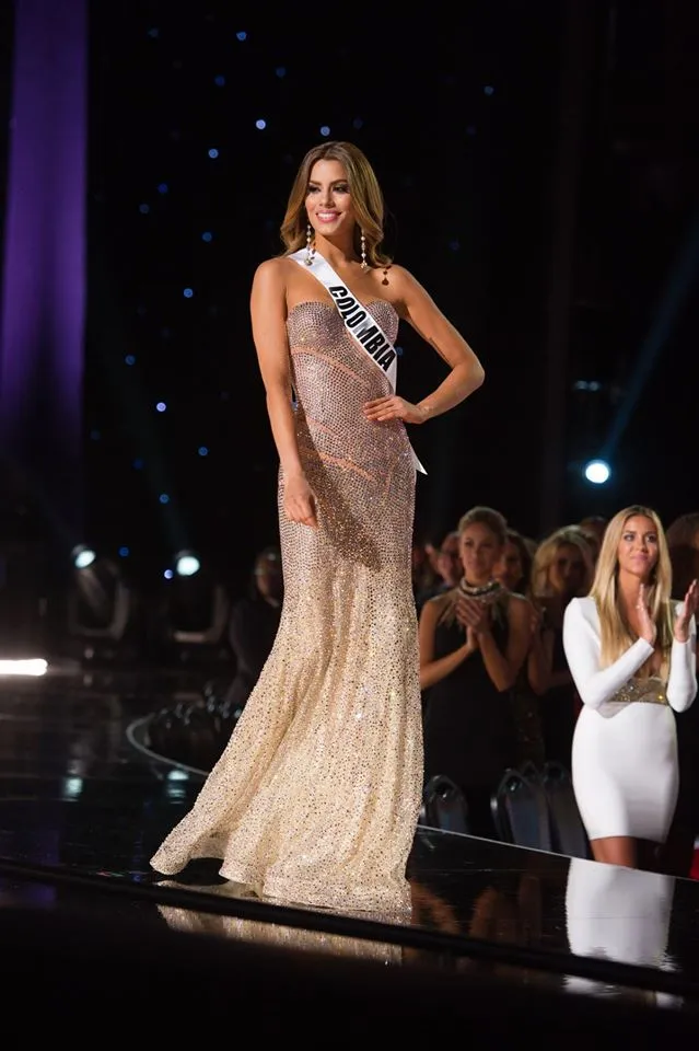 Hoa hậu 'hụt' lên tiếng sau sự cố trao nhầm vương miện ảnh 16