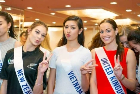 Thúy Vân vào top 4 hoa hậu ứng xử hay nhất thế giới năm 2015 ảnh 4