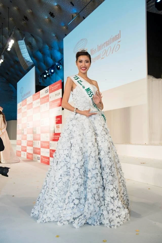 Thúy Vân lọt top hoa hậu ứng xử hay nhất 2015