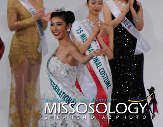 Thúy Vân vào tốp người đẹp ứng xử hay nhất