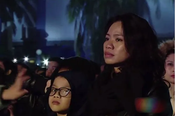 vo-tran-lap-nen-nuoc-mat-nhin-chong-hat-5