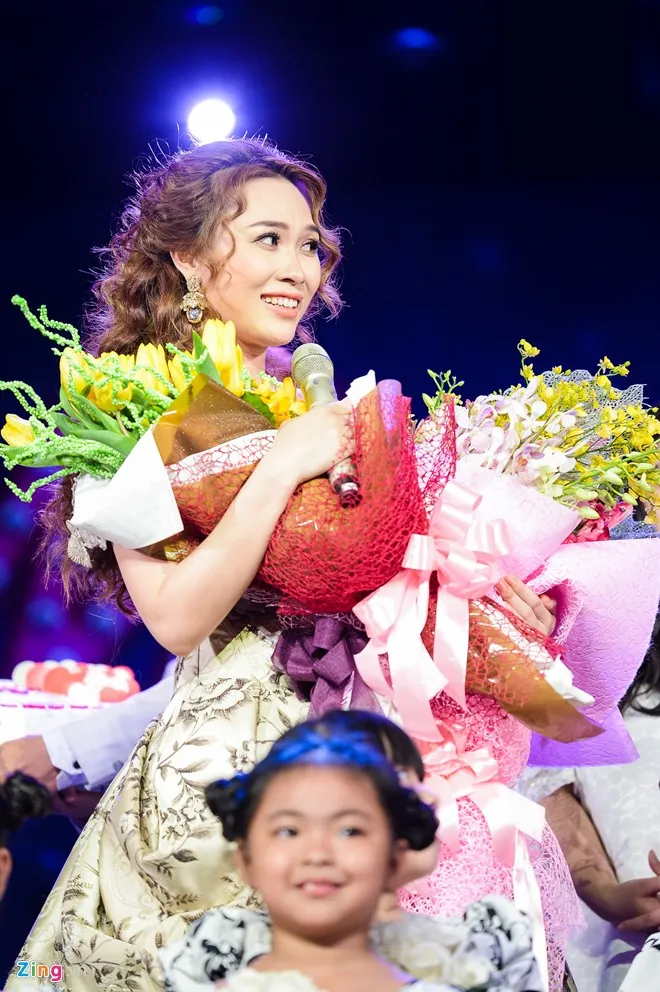 Đàm Vĩnh Hưng bất ngờ xuất hiện mừng sinh nhật Mỹ Tâm