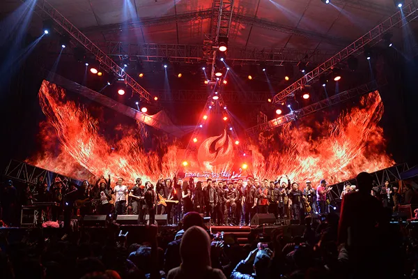 vo-tran-lap-nen-nuoc-mat-nhin-chong-hat-10