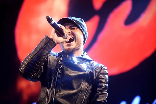 vo-tran-lap-nen-nuoc-mat-nhin-chong-hat-4