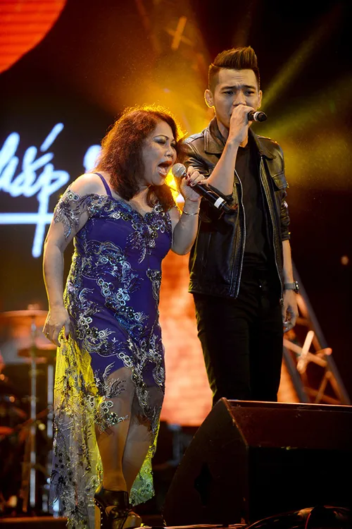 Tuấn Hưng bị ốm vẫn 'cháy' hết mình cùng Trần Lập