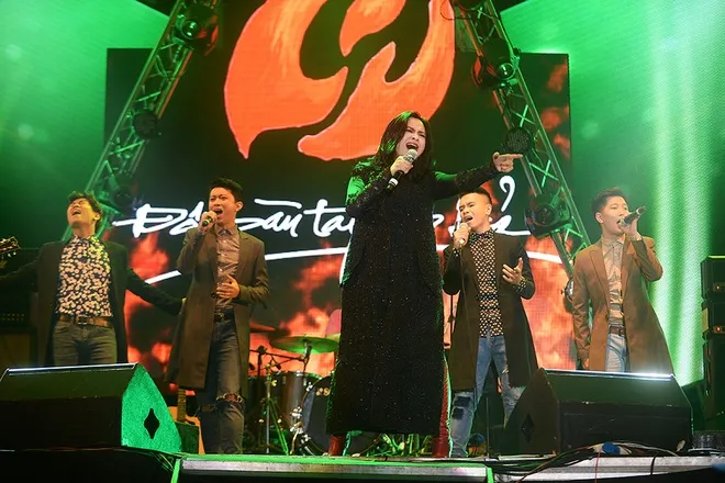 Tuấn Hưng bị ốm vẫn 'cháy' hết mình cùng Trần Lập