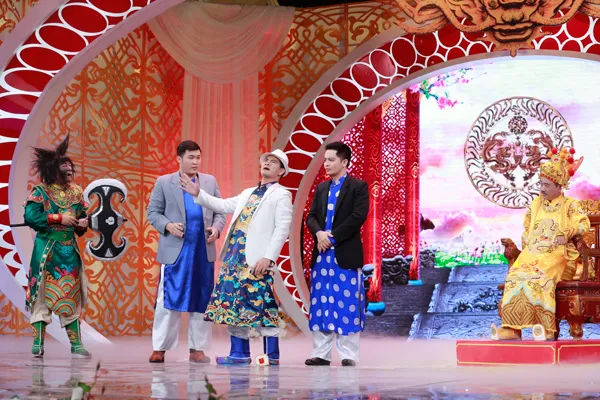 co-du-cong-ly-duoc-phep-chuyen-gioi-trong-tao-quan-2016-10