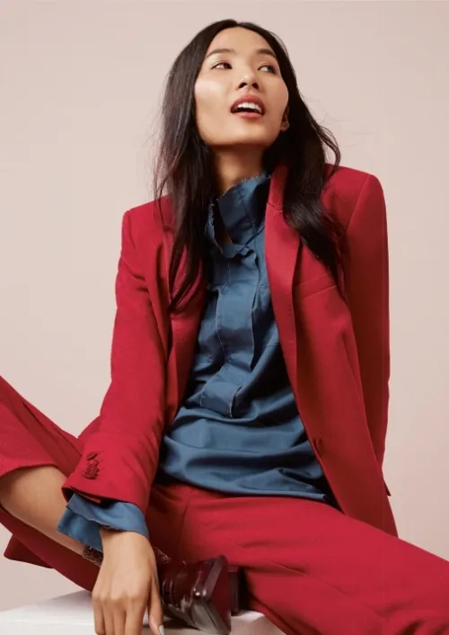 Hoàng Thùy xuất hiện trên tạp chí Elle phiên bản Anh