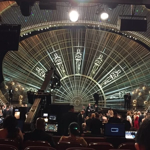 Bộ đôi 'Titanic' tái ngộ trên thảm đỏ Oscar 2016