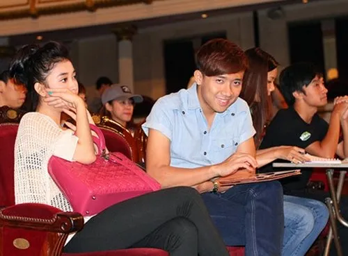 nhung sao viet co so thich "vach ao xem lung" hinh anh 11