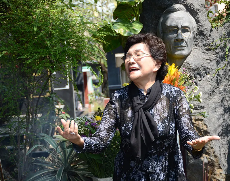 Hàng trăm người viếng thăm mộ Trịnh Công Sơn ảnh 10