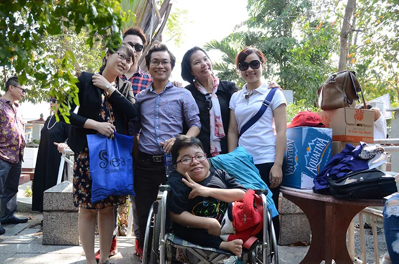 Hàng trăm người viếng thăm mộ Trịnh Công Sơn ảnh 4