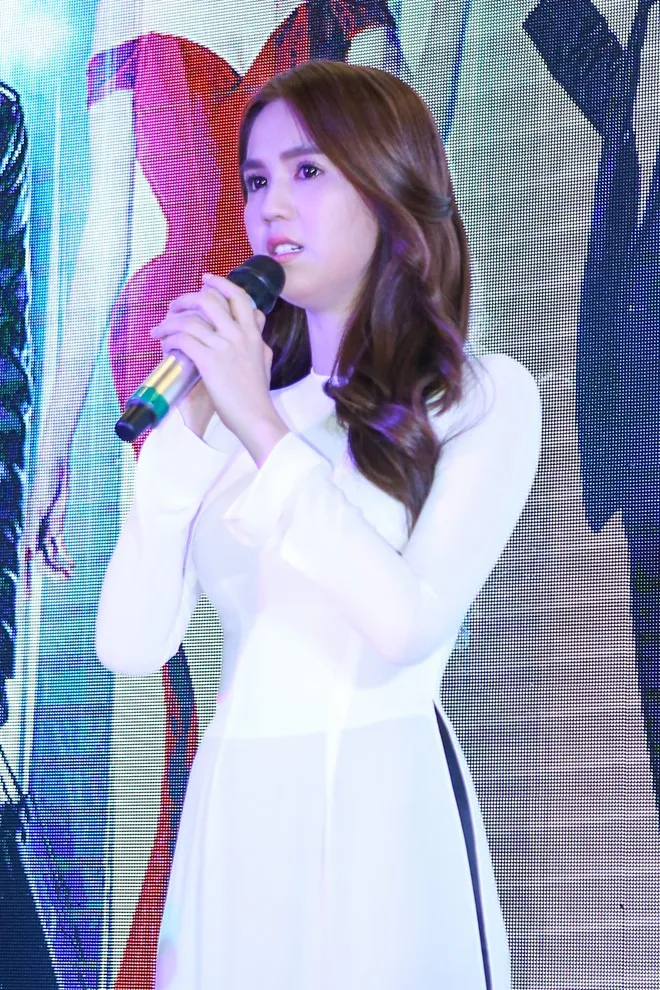 'Vòng eo 56' lột tả cuộc đời thật của Ngọc Trinh hay... ảnh 7 Sao Viet tap nap du ra mat phim 'Vong eo 56' hinh anh 13