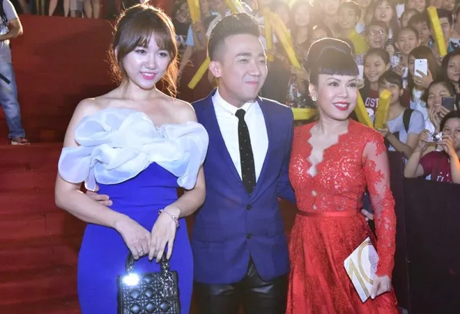 Tran Thanh nhan 2 giai thuong HTV Awards 2016 hinh anh 7