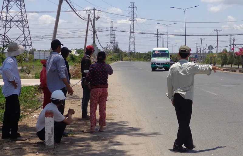 Bí thư Đinh La Thăng vẫy tay mời gọi người dân Cần Giờ đi xe buýt ảnh 7