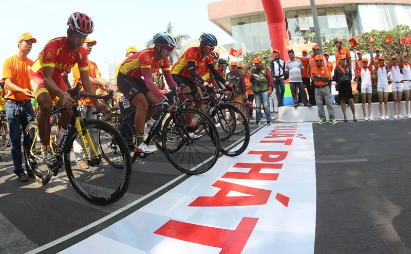 Nguyễn Trường Tài thu chiếm áo vàng ảnh 2