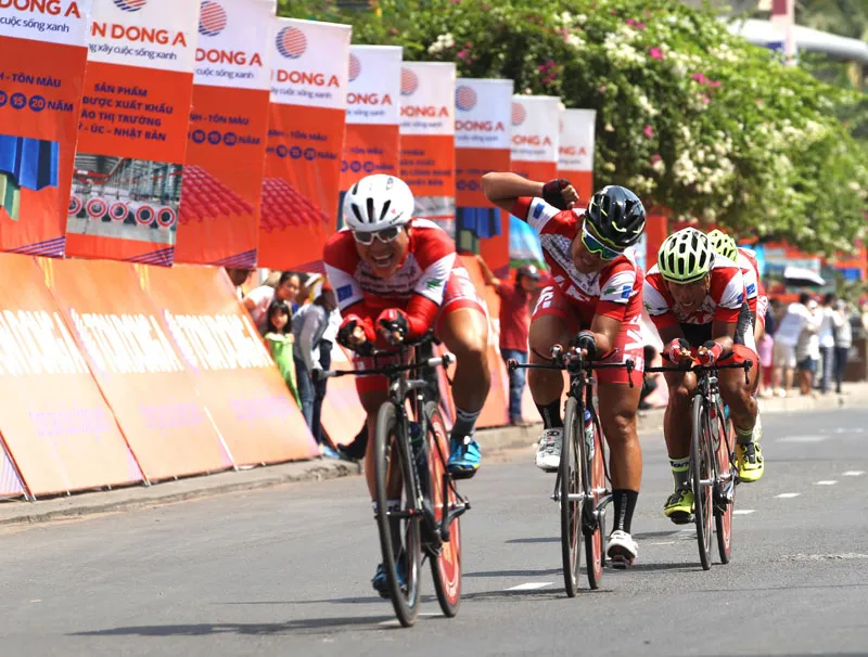 Nguyễn Trường Tài thu chiếm áo vàng ảnh 3