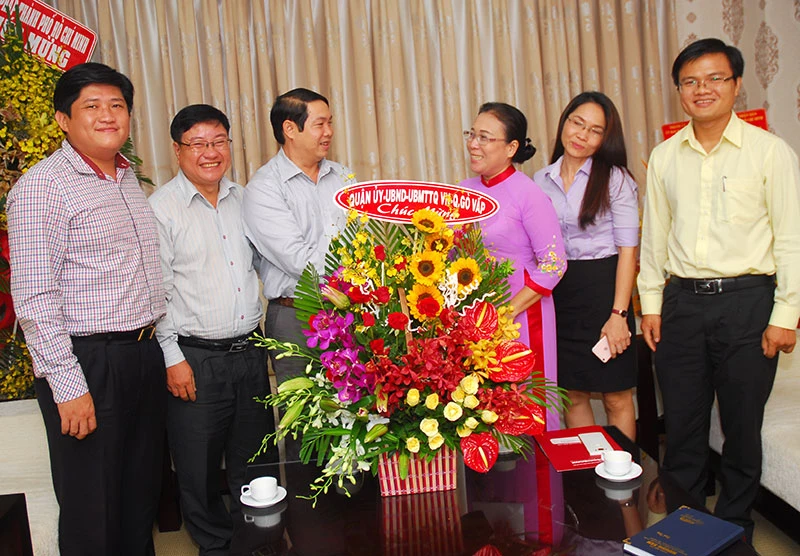 Nguyên Phó Chủ tịch nước Trương Mỹ Hoa chúc mừng báo Pháp Luật TP.HCM ảnh 6