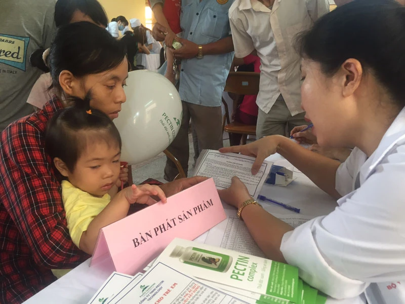 Người dân thôn Đông Mai được thải độc chì ảnh 2 Người dân thôn Đông Mai được thải độc chì ảnh 2