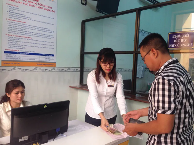 TP.HCM: Vi phạm giao thông, ngồi nhà vẫn nhận được giấy tờ tạm giữ ảnh 1 TP.HCM: Vi phạm giao thông, ngồi nhà vẫn nhận được giấy tờ tạm giữ ảnh 1