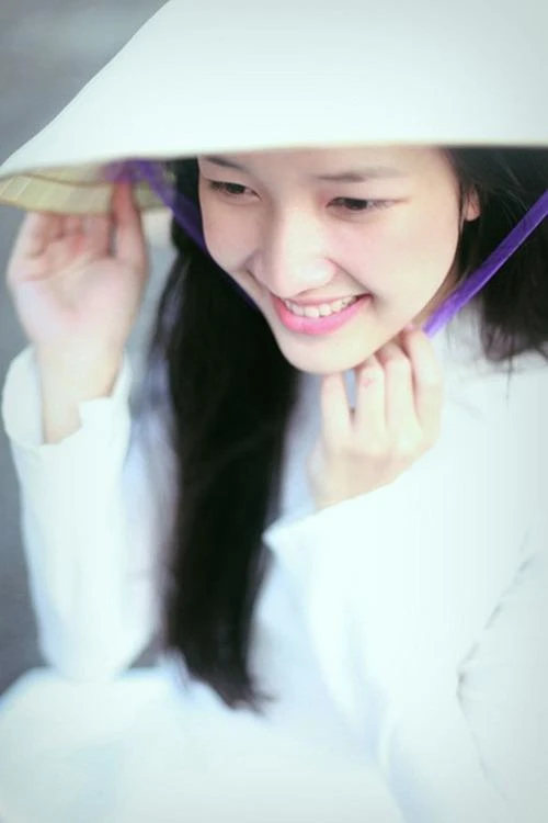 Lê Trần Ngọc Trân cũng là hotgril báo chí