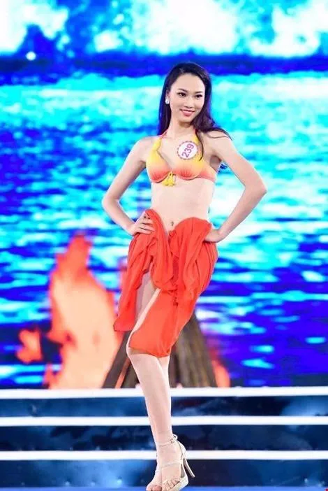 5 người đẹp của ĐH Ngoại thương tại Hoa hậu Việt Nam 2016 ảnh 23 Thủy Tiên cũng là một trong số người đẹp sở hữu chiều cao vượt trội - 1,79 m