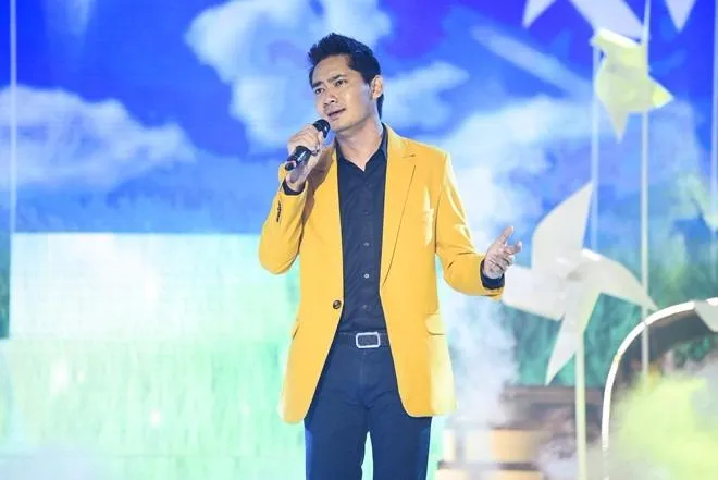 Diễn viên Minh Luân về nhì (79,50 điểm) chỉ xếp sau Quý Bình 0,25 điểm.