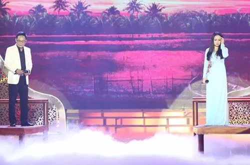 Nghệ sĩ Tấn Hoàng và đạo diễn Phi Nga song ca bài hát "Đoạn cuối tình yêu"