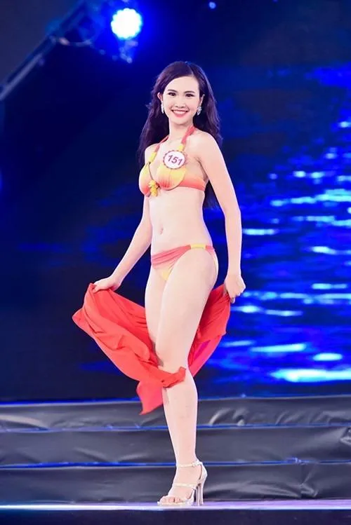 Sái Thị Hương Ly giống ca sĩ Đông Nhi tại Hoa hậu Việt Nam 2016 ảnh 9 Sái Thị Hương Ly cũng từng đoạt giải nhì cuộc thi hát "Giai điệu tuổi hồng"