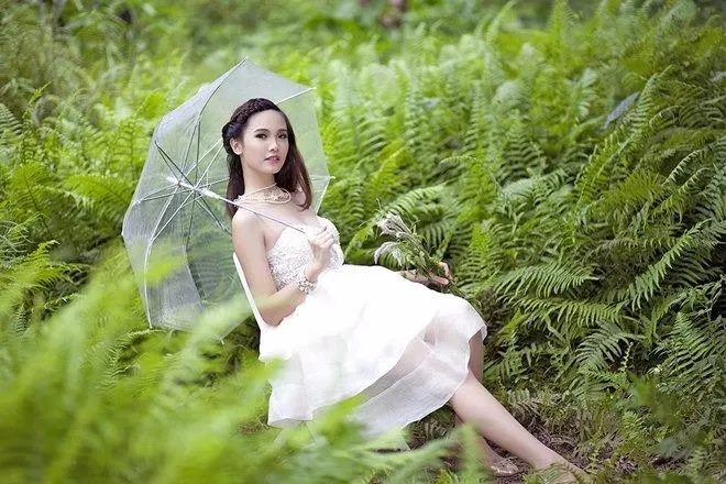 Sái Thị Hương Ly giống ca sĩ Đông Nhi tại Hoa hậu Việt Nam 2016 ảnh 10 Hương Ly hiện là sinh viên khoa Quản trị kinh doanh, trường Đại học Kinh tế Quốc dân Hà Nội