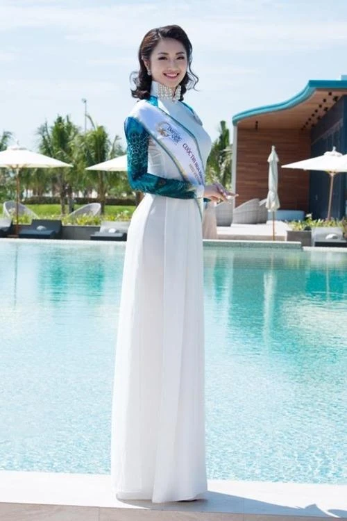 Trong phần thi ứng xử, với câu hỏi “Trong thời đại toàn cầu hóa, theo bạn có thấy cần giữ bản sắc văn hóa Việt nữa hay không, tại sao?”.