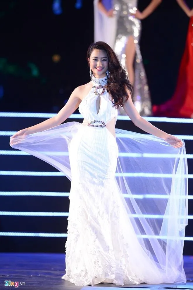 Trần Thị Thu Ngân sinh năm 1996 tại Hải Phòng, hiện là sinh viên ngành quản trị khách sạn tại Thụy Sĩ