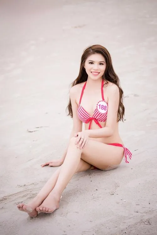 Nguyễn Cát Nhiên cao 172 cm, nặng 49 kg, số đo ba vòng 82-62-90