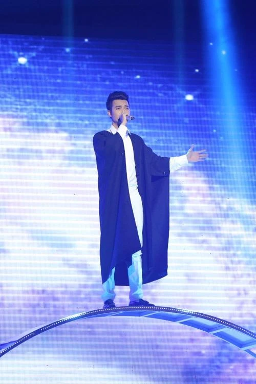 Đặng Tuấn Phương - học trò Tùng Dương - mang đến ca khúc Độc đạo, kết hợp giữa dân gian đương đại với rock. Tuấn Phương về thứ ba với lượng bình chọn là 15,24%. Ảnh: Ngoisao.net.