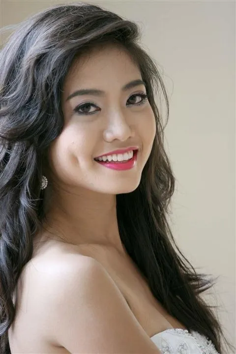 Cô từng lọt vào tốp 15 và giành giải Người đẹp Thời trang của Hoa hậu Thế giới Người Việt 2010.