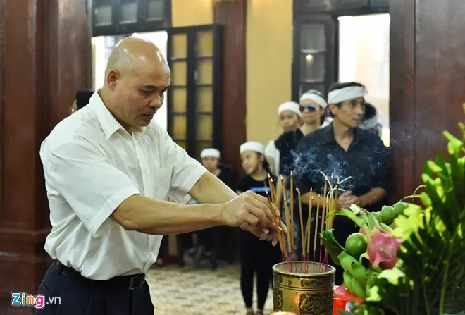 Nghe si Viet dot tu tren tren san khau hinh anh 2