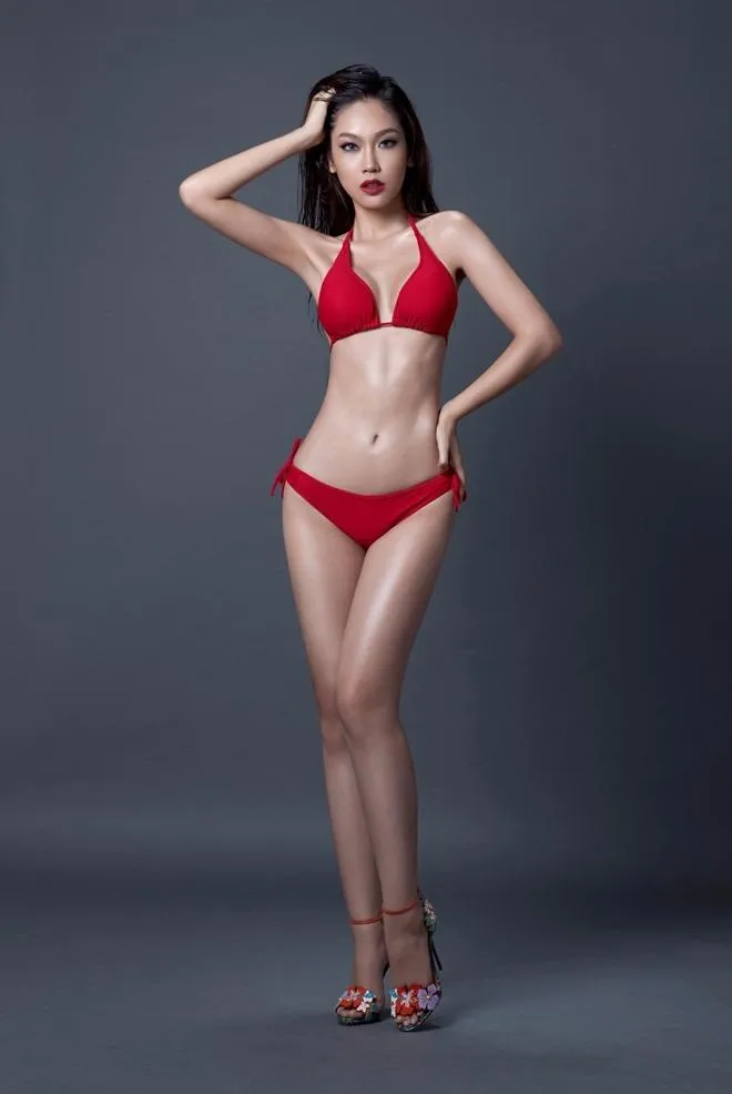 Người đẹp Phương Linh sinh năm 1997 tại cuộc thi Hoa hậu Quốc tế ở Nhật Bản.