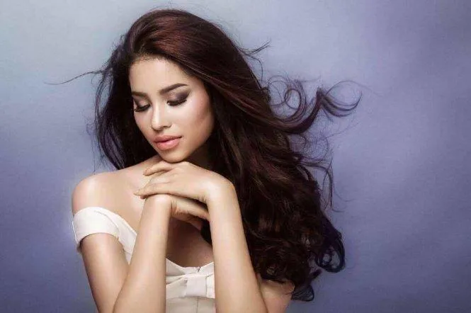 Riêng hoa hậu Phạm Hương phát động quỹ "Thương về miền Trung" để chia sẻ với đồng bào gặp khó khăn và kêu gọi toàn thể fanclub chung tay chia sẻ. Ảnh TTO.