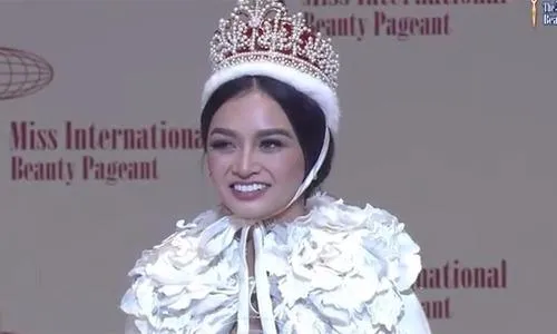 Kylie Verzosa khi đăng quang. Ảnh VNE