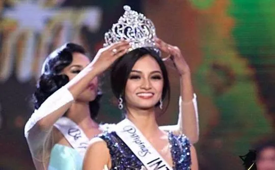 Kylie Verzosa trong giờ phút đăng quang ngôi vị Hoa hậu Quốc tế 2016 (Miss International). Ảnh: MISSGLOBALBEAUTIES/NLĐO