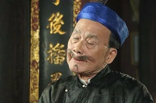 Ông đặc biệt được yêu thích khi vào vai Lý trưởng luôn sợ vợ. Ảnh VIETNAMNET