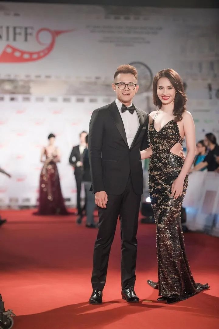 Showbiz Việt đổ bộ thảm đỏ LHP quốc tế Hà Nội ảnh 14 Ái Phương và MC Đức Bảo. Ảnh VTC