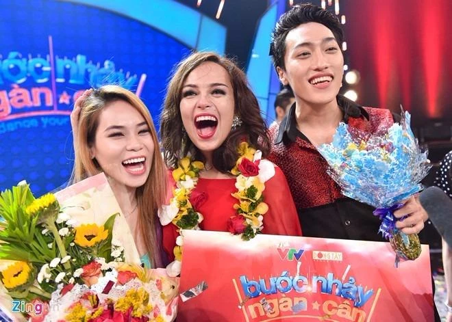 Tố Tố giành chiến thắng thuyết phục bởi cô giảm cân nhiều nhất trong tốp 3 và tỏa sáng trong cả hai tiết mục. Kết quả này được dự đoán trước đó bởi hot girl nhóm hài sở hữu lượng fan tương đối lớn so với hai đối thủ. Ảnh: ZING