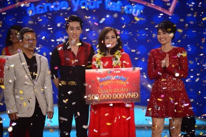 Cô gái lai ba dòng máu Tố Tố bật khóc trong phút đăng quang. Không ai còn có thể gọi cô là "cục thịt mỡ" hay "nhảy như con lật đật" kể từ sau cuộc thi Bước nhảy ngàn cân. Ảnh: TTO