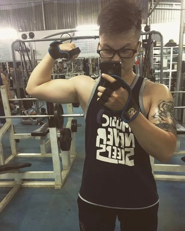 Chàng trai Lê Thiện Hiếu với cơ bắp cuồn cuộn. Ảnh VNN