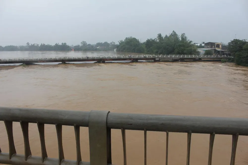 Quảng Ngãi: Lũ chồng lũ ảnh 1 Quảng Ngãi: Lũ chồng lũ ảnh 1