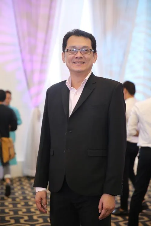 Nam Em gọi NSƯT Hữu Châu bằng ...ba ảnh 2 NSƯT Hữu Châu vào vai Lệ Liễu, “cô đào chính" của gánh lô tô Phù Hoa. Lệ Liễu thật ra là người đàn ông tên Đực. Ảnh Ngôi sao.