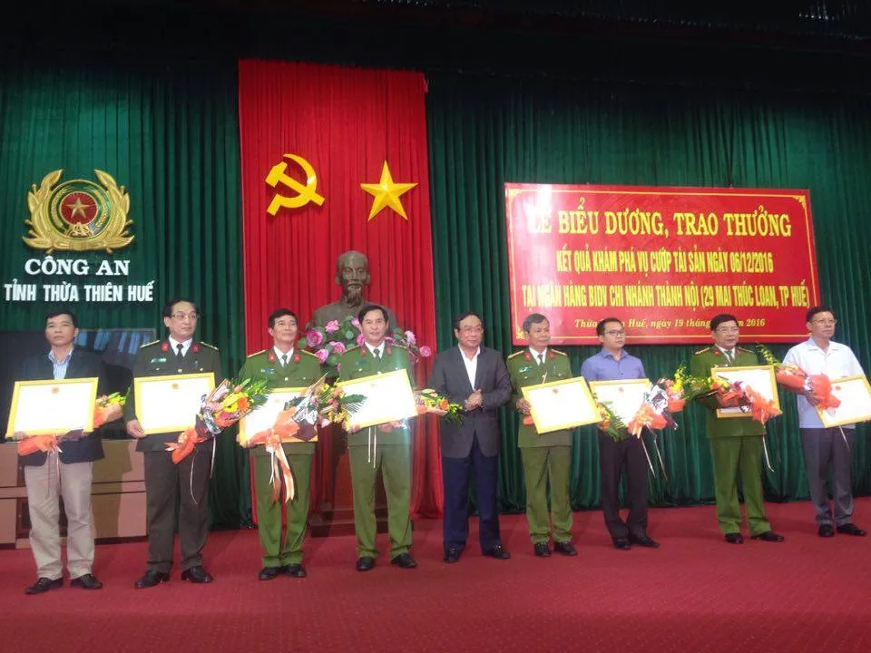 Vụ cướp Ngân hàng BIDV ở Huế:Khen thưởng ban chuyên án ảnh 4