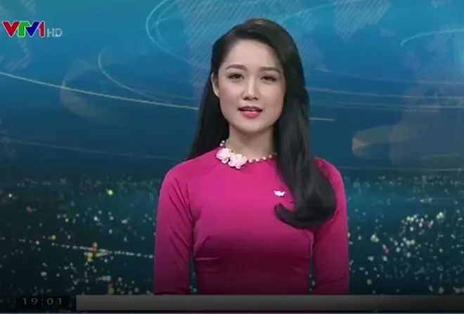 Nguoi dep Thu Ha tro lai ban tin thoi su 19h sau 6 nam hinh anh 1